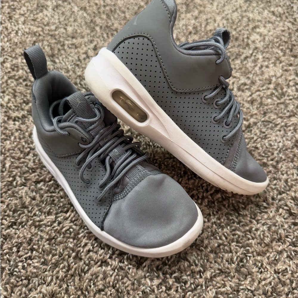 Air Jordan First Class BG Kids Shoes Size 10.5C Cool Grey-White